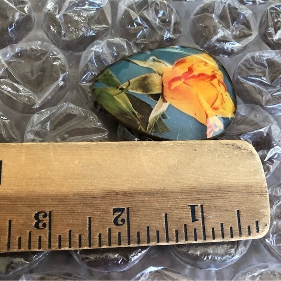 Vintage a flower Print Brooch - Picture 4 of 4